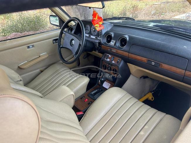 Mercedes-Benz 230 Essence Automatique 1981 à Nador