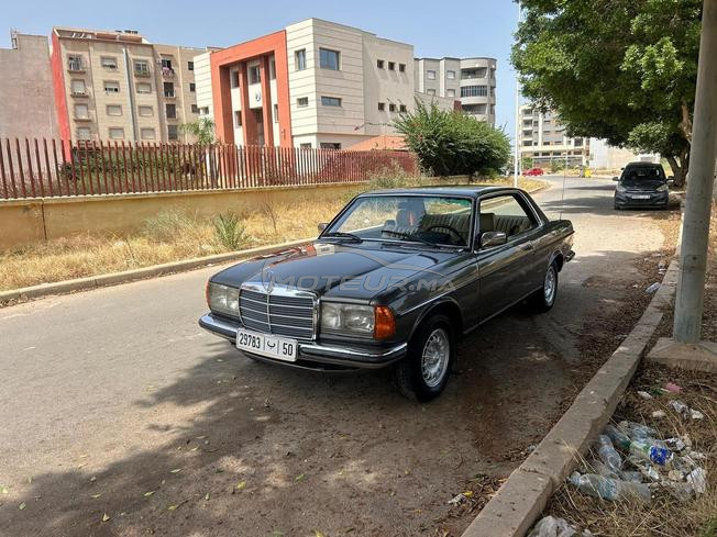 Mercedes-Benz 230 Essence Automatique 1981 à Nador