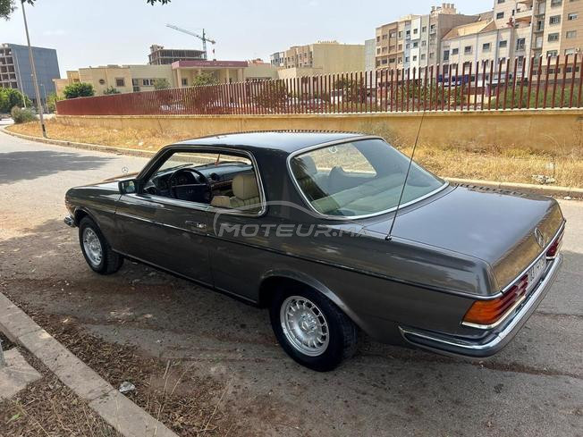 Mercedes-Benz 230 Essence Automatique 1981 à Nador