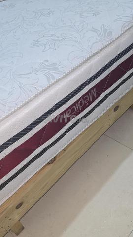 Matelas 160×200 & 2 supports bois & couverture - 2