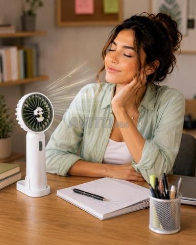 Petit ventilateur portable à utiliser partout.