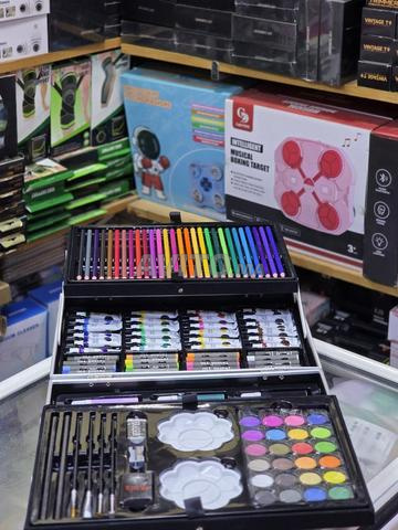 Ensemble complet d'outils artistiques pour enfants. - 2