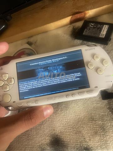 PSP neuve avec tout ce qui va avec, complète - 2