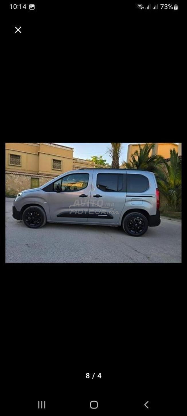 السيارة بقي جديده 