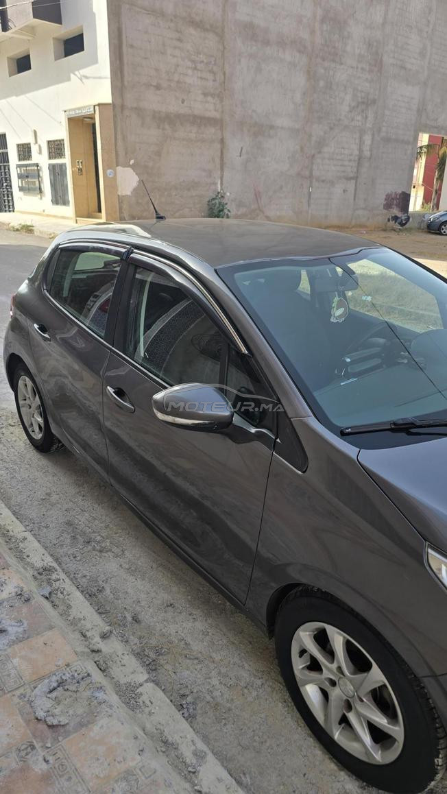Peugeot 208 2019 très bon état