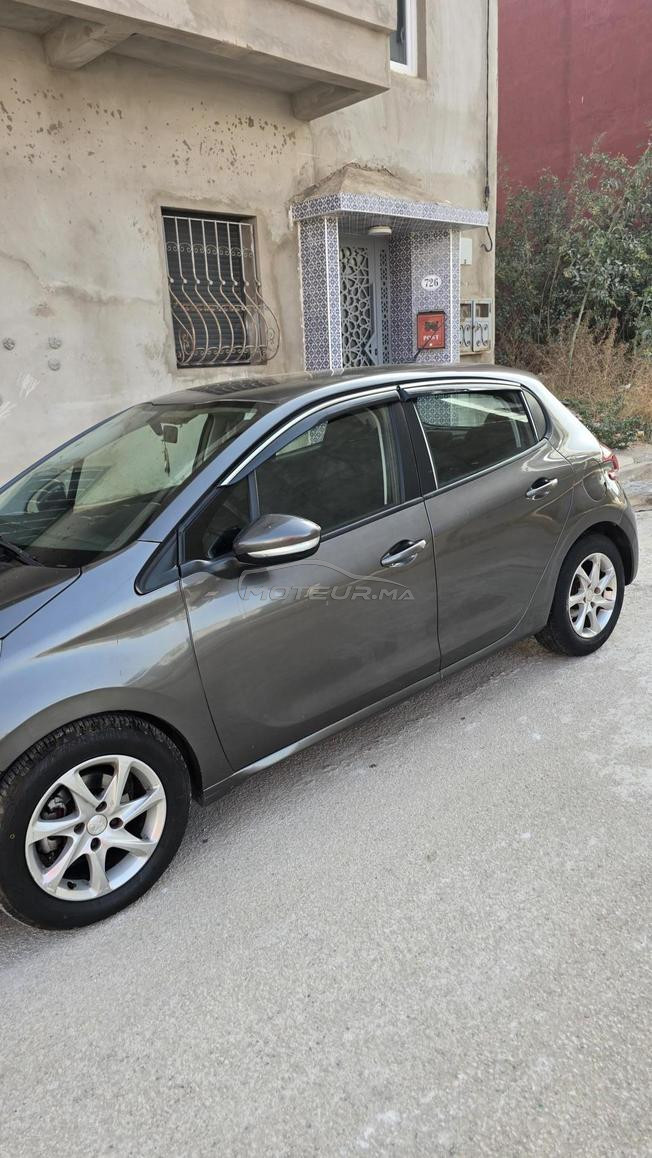 Peugeot 208 2019 très bon état