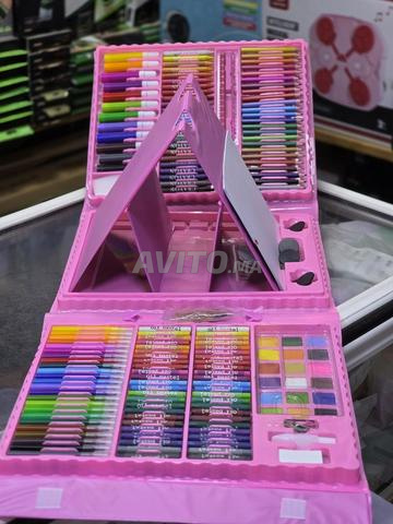 مجموعة أدوات رسم احترافية للأطفال.
