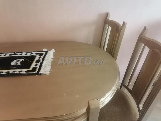 طاولة مع 6 كراسي - 2