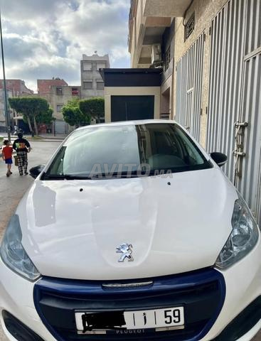 Peugeot 208 2017 essence - 2