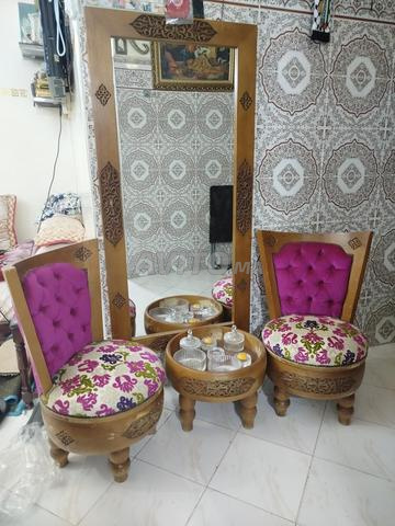 أثاث: كرسيان وطاولة ومرآة. خشب حرفي - 2