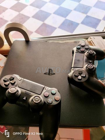 PS4 Slim en très bon état. Avec 2 manettes. - 2