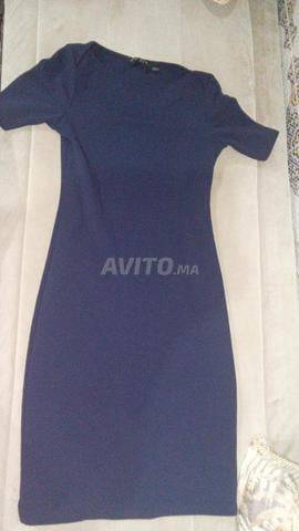 Robe courte bleu marine parfaite pour les sorties