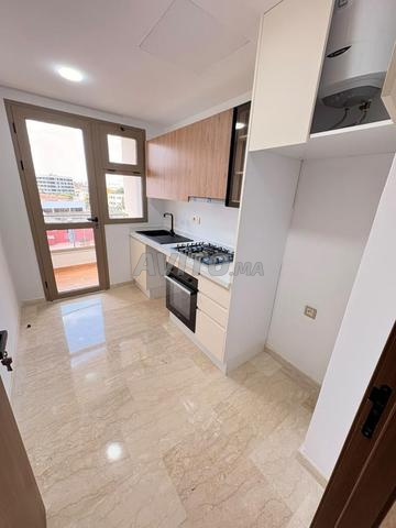 Appartement vide à louer quartier des hôpitaux - 2