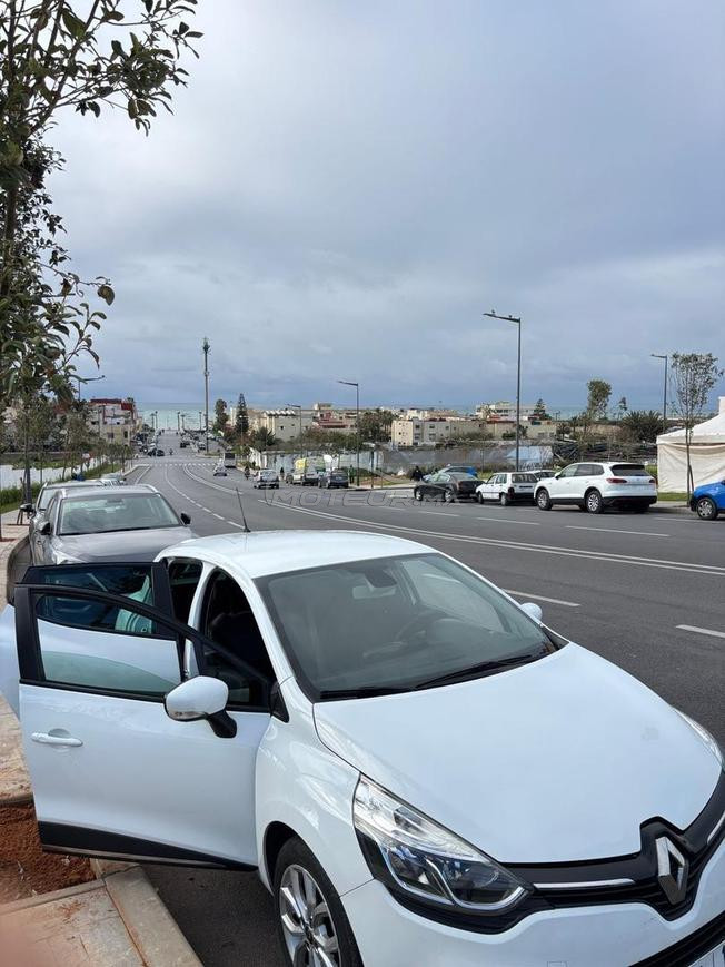 Clio 4 modele 2021  tres bon etat (sans courtier)