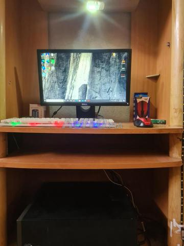حاسوب مكتبي HP كامل مع ملحقاته
