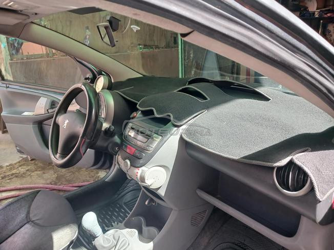 peugeot 107 modele 2011 , bon etat