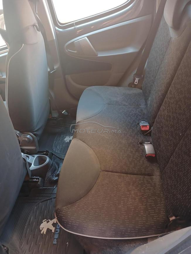 peugeot 107 modele 2011 , bon etat