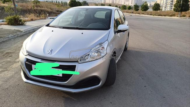 Peugeot 208 Essence Manuelle 2019 à Tanger