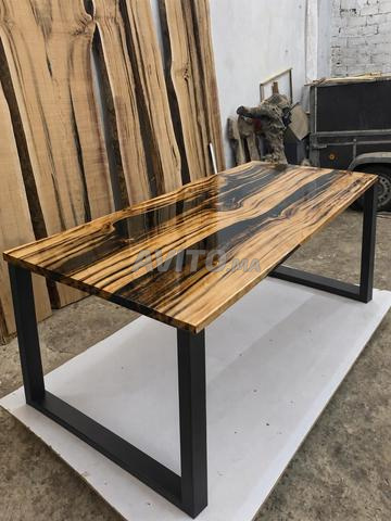 Table en bois massif et époxy - 2