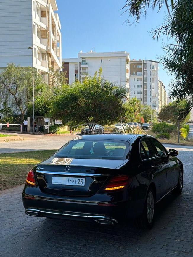 Mercedes-Benz E200