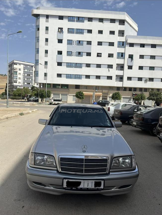 Mercedes-Benz 220 Diesel Manuelle 2000 à Taza