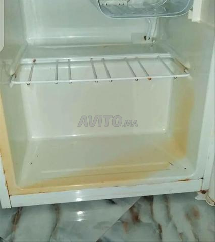 Petit réfrigérateur qui fonctionne bien et sans aucun problème. - 2