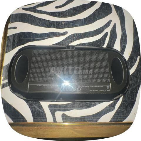 PS VITA FLACHER AVEC CHARGEUR ( 29 jeux ) - 2