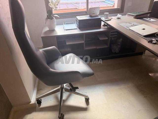 Bureau d'angle et ses fauteuils - 2