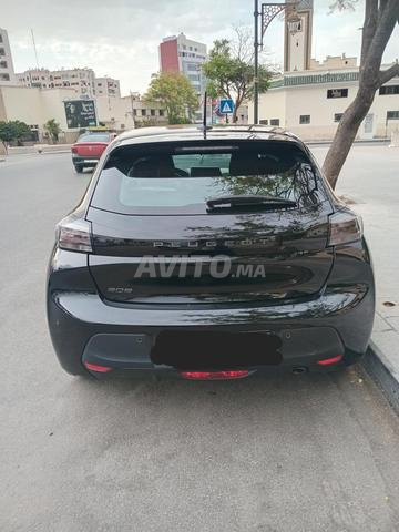 السيارة جديدة