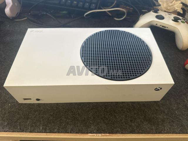 Xbox Series S 512 Go – Très bon état & 2 manettes - 2