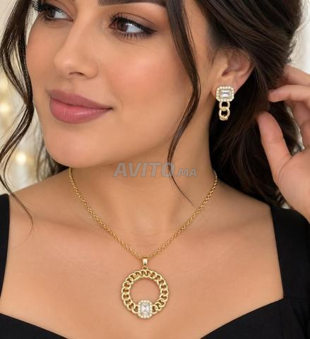 Ensemble de bijoux pour femmes de luxe à vendre, composé d'une chaîne et de boucles d'oreilles