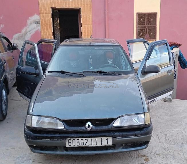 سيارة رونو r19
