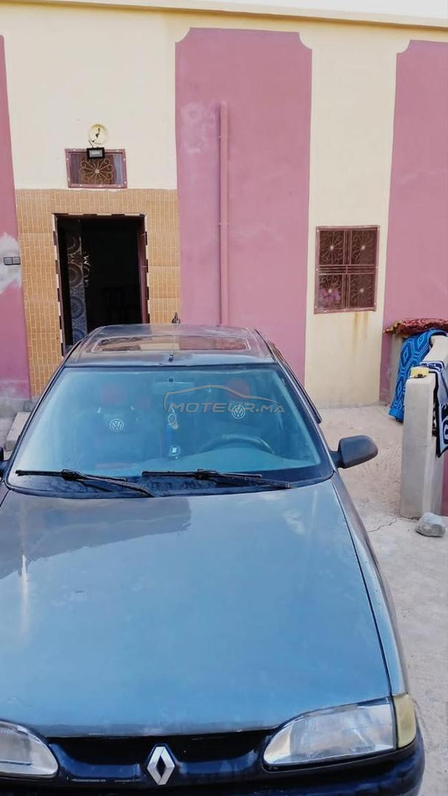 سيارة رونو r19