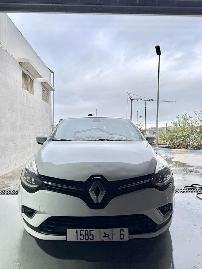 CLIO 4 DERNIER MODELE (TRES BON ETAT) - 98 000 KM
