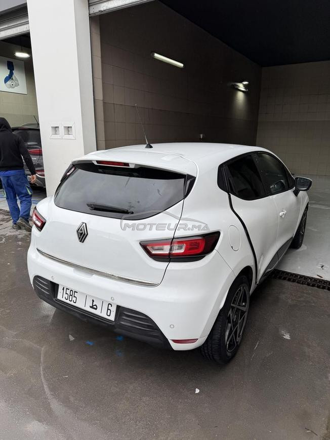 CLIO 4 DERNIER MODELE (TRES BON ETAT) - 98 000 KM