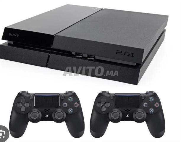 PS4 Fat avec deux manettes, prix négociable
