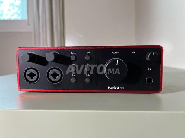 Focusrite Scarlett 4i4 4th Gen et Casque ATH-M20x - 2