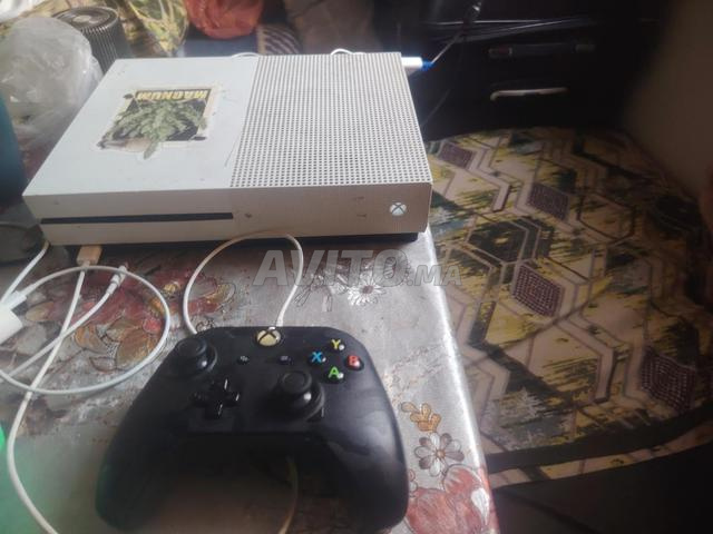 Xbox One S propre et belle - 2