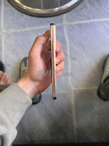 Samsung s 22 256G  8 ram.   G5 - 2