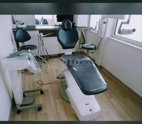 fauteuil dentiste avec instruments - 2