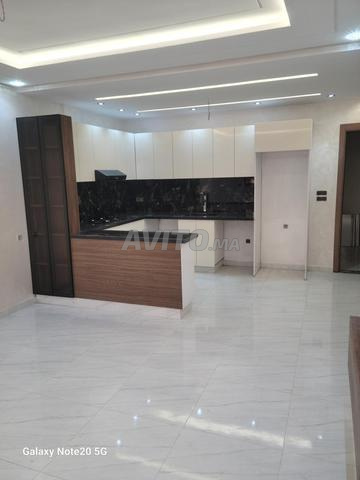Appartements et locaux commerciaux à vendre