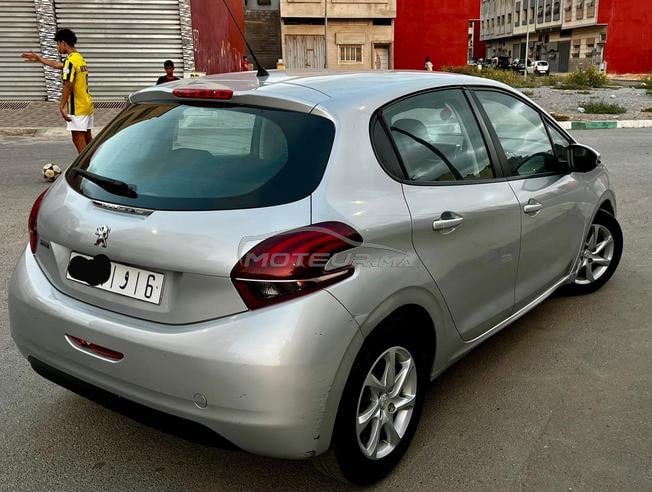 Peugeot 208 2019 1ER km87000 aucun retouche