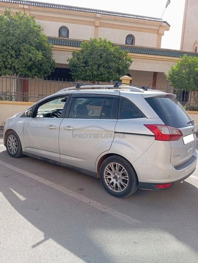 Ford c-max grand a bon état avec 7 places
