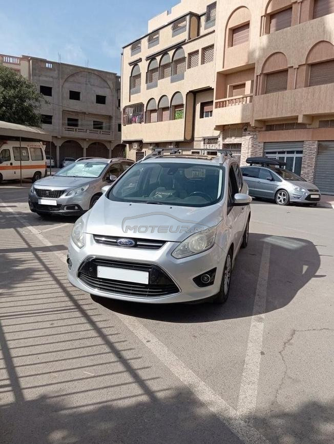 Ford c-max grand a bon état avec 7 places