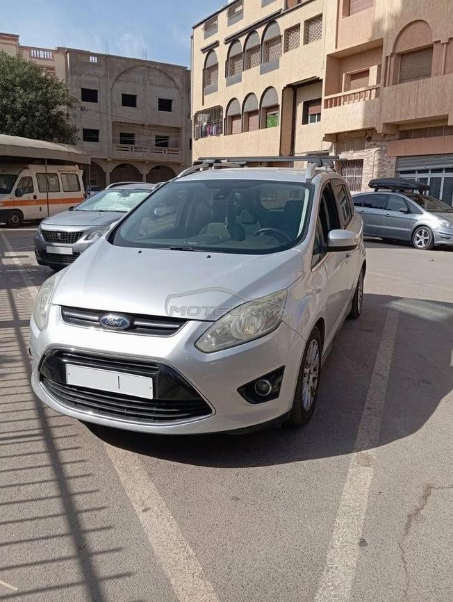 Ford c-max grand a bon état avec 7 places