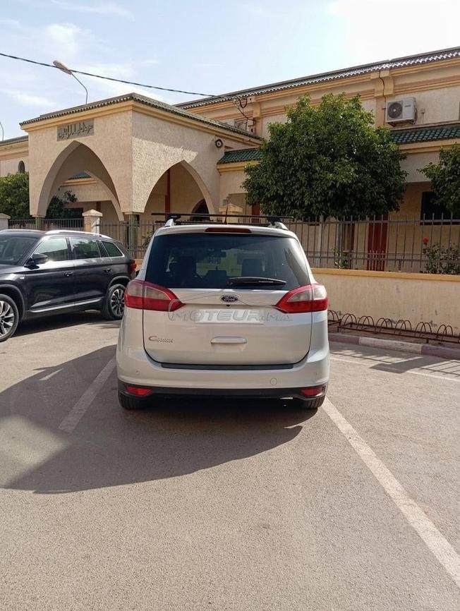 Ford c-max grand a bon état avec 7 places