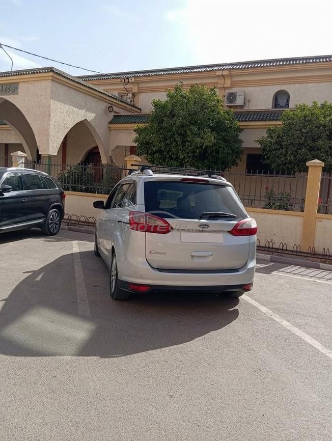 Ford c-max grand a bon état avec 7 places