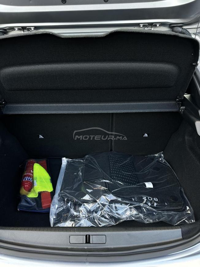 Peugeot 208 style neuve 