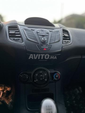 Voiture propre et belle - 2