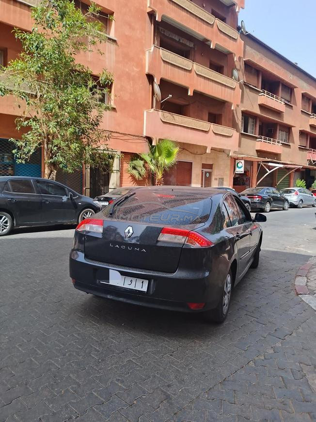 Renault Laguna Essence Manuelle 2011 à Marrakech